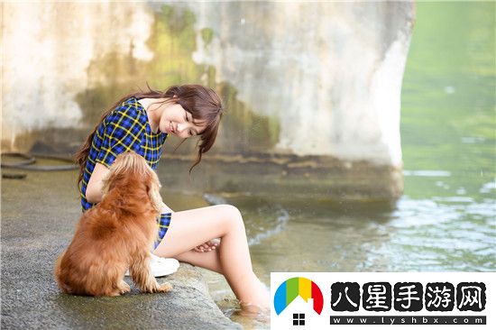 老外玩CSGO的妹子:穿越時(shí)空的游戲?qū)?/></p>1. 跨越國(guó)界的競(jìng)技：CSGO作為一個(gè)全球性游戲，讓來(lái)自不同文化背景、語(yǔ)言環(huán)境的玩家們能夠聚集在一起，共同享受射擊競(jìng)技的樂趣。這些“老外玩CSGO的妹子”就是其中的佼佼者，她們不僅克服了語(yǔ)言障礙，還以出色的游戲技巧和戰(zhàn)術(shù)理解，在全球舞臺(tái)上嶄露頭角。</p>2. 時(shí)空穿越的隱喻：雖然“穿越時(shí)空”在現(xiàn)實(shí)中無(wú)法實(shí)現(xiàn)，但在這里可以視為一種比喻，用來(lái)形容游戲世界的無(wú)界限和玩家們?cè)诓煌瑫r(shí)間、不同地點(diǎn)都能參與的便捷性。這些女性玩家仿佛穿越了現(xiàn)實(shí)的界限，進(jìn)入了一個(gè)充滿挑戰(zhàn)與機(jī)遇的虛擬戰(zhàn)場(chǎng)。</p>3. 游戲?qū)沟募ち倚裕篊SGO以其高度的競(jìng)技性和緊張刺激的游戲體驗(yàn)而聞名。在這些女性玩家的參與下，游戲?qū)棺兊酶迂S富多彩。她們不僅需要快速反應(yīng)、精準(zhǔn)射擊，還需要與隊(duì)友緊密配合，制定并執(zhí)行有效的戰(zhàn)術(shù)策略。這種高水平的競(jìng)技對(duì)抗，無(wú)疑為游戲增添了更多的看點(diǎn)和樂趣。</p>4. 女性力量的展現(xiàn)：在電競(jìng)領(lǐng)域，女性玩家一直以來(lái)都在努力證明自己的實(shí)力。這些“老外玩CSGO的妹子”通過(guò)她們的表現(xiàn)，不僅展現(xiàn)了女性在射擊游戲方面的天賦和潛力，也激勵(lì)著更多女性玩家加入到電競(jìng)的行列中來(lái)。</p>“老外玩CSGO的妹子：穿越時(shí)空的游戲?qū)埂边@一說(shuō)法，既是對(duì)這些女性玩家高超技藝的贊美，也是對(duì)電競(jìng)文化多樣性和包容性的體現(xiàn)。在這個(gè)充滿挑戰(zhàn)與機(jī)遇的虛擬世界里，她們用自己的汗水和智慧書寫著屬于自己的傳奇篇章。</p>                <div   id=