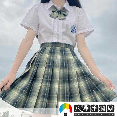 校服裙下“校服裙下的青春故事與個(gè)性表達(dá)”