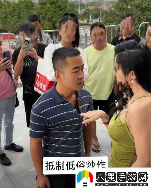 女流氓竟當眾舔男生坤坤